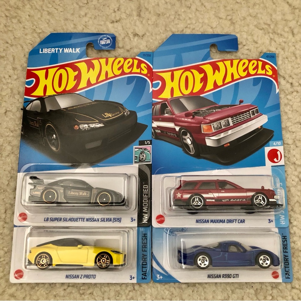 Hot Wheels Nissan Set (4)